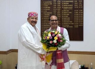 केंद्रीय कृषि मंत्री शिवराज से मिले महाराज, किसानों की आय बढ़ाने के लिए टीक, सफेद चंदन उगाने के लिए डी नोटिफाई करने को कहा