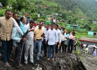 मुख्यमंत्री ने भिलंगना विकासखंड टिहरी के बाल गंगा एवं बूढ़ाकेदार क्षेत्र में भूस्खलन प्रभावित क्षेत्र में बचाव एवं राहत कार्य संचालित करने के अधिकारियों को दिए निर्देश