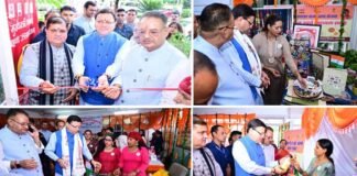 मुख्यमंत्री सशक्त बहना उत्सव योजना : सीएम धामी ने महिला समूहों द्वारा लगाए गए स्टॉलों का किया शुभारंभ CM Empowered Sister Festival Scheme Uttarakhand