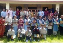 सर्वोच्च अंक प्राप्त करने वाले विद्यार्थियों को विधायक पोरी ने किया सम्मानित