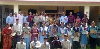 सर्वोच्च अंक प्राप्त करने वाले विद्यार्थियों को विधायक पोरी ने किया सम्मानित