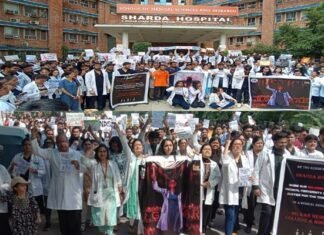 कोलकाता की घटना के विरोध में शारदा अस्पताल के डॉक्टरों ने निकाला पैदल मार्च Sharda Hospital took out a march in protest against the Kolkata incident