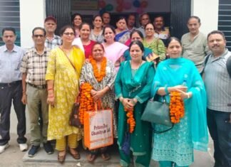 शिक्षिका की सेवानिवृत्ति पर विदाई एवं सम्मान कार्यक्रम आयोजित