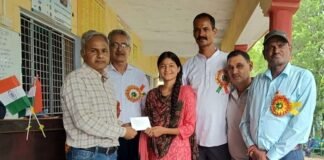 जीआईसी पुरिया डांग में मनाया गया वीर पुरिया नैथानी का 376 वां जन्मदिवस, मेधावी छात्राओं को छात्रवृति देकर किया गया पुरस्कृत Veer Puria Nathani's 376th birth anniversary