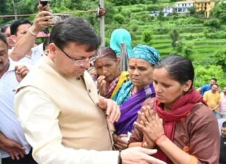 सीएम धामी ने केदारघाटी में हुई अतिवृष्टि से प्रभावित क्षेत्रों का किया स्थलीय निरीक्षण, क्षतिग्रस्त सड़कों के सुधारीकरण कार्य में तेजी लाने के दिए निर्देश