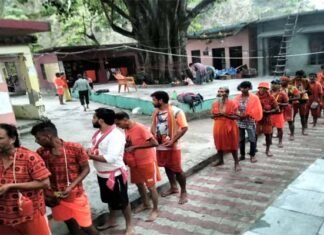 सावन शिवरात्रि पर दंगलेश्वर महादेव मंदिर में हुए भव्य अनुष्ठान, बम बम भोले के जयकारों के साथ सैकड़ों शिव भक्तों ने किया जलाभिषेक