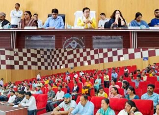 द्वारीखाल क्षेत्र पंचायत की बैठक छाए रहे पेयजल, सड़क निर्माण से जुड़े मुद्दे