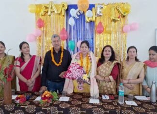 शिक्षिका हेमा त्रिपाठी को दी गयी भावपूर्ण विदाई