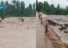 उत्तराखंड: उफनता नाला बहा ले गया श्रद्धालुओं से भरी जीप jeep full of devotees was swept away by a swollen drain in Tanakpur