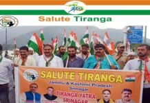 सैल्यूट तिरंगा संगठन ने श्रीनगर कश्मीर में तिरंगा यात्रा दिया निकालकर दिया शांति व सौहार्द का संदेश