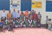 17 वर्षो तक दुर्गम क्षेत्र में सेवाएं देने के बाद शिक्षक विजेन्द्र सिंह बिष्ट को ग्रमीणों एवं छात्र-छात्राओं ने दी भावभीनी विदाई