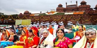 78वें स्वतंत्रता दिवस पर लाल किले में दिखी उत्तराखंड की संस्कृति, पारंपरिरिक वेशभूषा में नजर आई प्रवासी महिलाएं