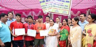 कोटद्वार: जनपद स्तरीय शरदकालीन क्रीड़ा प्रतियोगिता सम्पन्न, अंडर-19 फुटबाल प्रतियोगिता में दुगड्डा बना चैंपियन, अंडर-17 में कोट ब्लॉक ने मारी बाजी District level autumn sports competition held in Kotdwar concluded