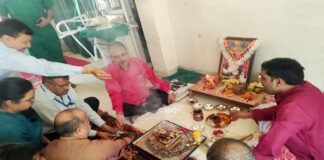 श्रीनगर मेडिकल कॉलेज में धूमधाम से मनाया गया विश्वकर्मा दिवस, पीएम मोदी को जन्मदिन पर दी बधाई Vishwakarma Day was celebrated