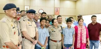 नोएडा के उत्तराखंड पब्लिक स्कूल से लापता हुए दोनों छात्र आनंद विहार स्टेशन से सकुशल बरामद, क्यों और कैसे पहुंचे वहां, पुलिस कमिश्नर ने पुलिस टीम को दिया 20,000 रूपये का इनाम