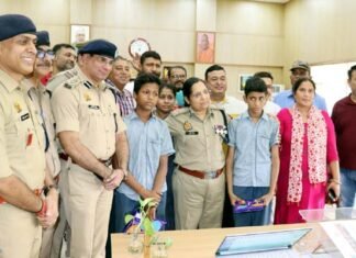 नोएडा के उत्तराखंड पब्लिक स्कूल से लापता हुए दोनों छात्र आनंद विहार स्टेशन से सकुशल बरामद, क्यों और कैसे पहुंचे वहां, पुलिस कमिश्नर ने पुलिस टीम को दिया 20,000 रूपये का इनाम
