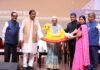 शारदा विश्वविद्यालय में आंगनबाड़ी कार्यकत्रियों को राज्यपाल आनंदीबेन पटेल ने प्री स्कूल किट सौंपी pre-school kits to Anganwadi workers at Sharda University