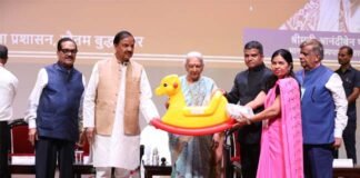 शारदा विश्वविद्यालय में आंगनबाड़ी कार्यकत्रियों को राज्यपाल आनंदीबेन पटेल ने प्री स्कूल किट सौंपी pre-school kits to Anganwadi workers at Sharda University