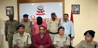 उत्तराखंड: सरकारी खाते से 13.5 करोड़ रुपये निकाले जाने के मामले में बैंक मैनेजर व कैशियर ही निकले आरोपी, पुलिस ने किया गिरफ्तार 13.5 crore embezzled from government account in Rudrapur, bank manager and cashier arrested
