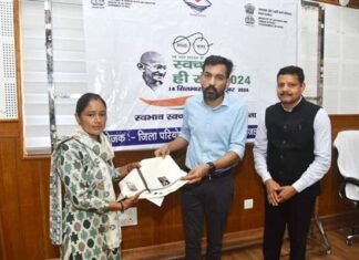 पौड़ी गढ़वाल: बेहतर कार्य करने के लिए इन 4 ग्राम प्रधानों को किया सम्मानित village heads of Pauri were honored