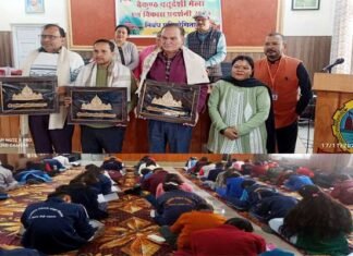 बैकुंठ चतुदर्शी मेला: निबंध प्रतियोगिता में आस्था, अभिरुचि व अदिति अपने अपने वर्ग में रही पहले स्थान पर