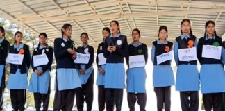 संविधान दिवस पर राइका पुरियाडांग में छात्र छात्राओं को दिलाई संविधान की शपथ