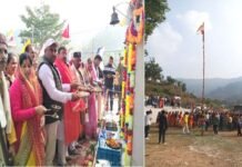 गगवाड़स्यूं घाटी के देवलेश्वर महादेव मंदिर में नौवें बैकुंठ चतुर्दशी मेले का आगाज, बुडोली के ग्रामीणों ने चढ़ाई 45 फीट ऊंची शिव ध्वजा Devleshwar Mahadev Temple Balodi