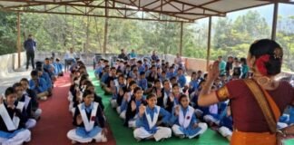 भरतनाट्यम की प्रस्तुति से छात्र छात्राएं हुये भाव विभोर