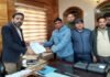 पुलिस कार्यो में हो रही कठिनाईयों व समस्याओं को लेकर पर्वतीय राजस्व निरीक्षक, राजस्व उपनिरीक्षक एवं सेवक संघ शाखा पौड़ी ने जिलाधिकारी से की मुलाकात Sevak Sangh branch Pauri