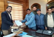 पुलिस कार्यो में हो रही कठिनाईयों व समस्याओं को लेकर पर्वतीय राजस्व निरीक्षक, राजस्व उपनिरीक्षक एवं सेवक संघ शाखा पौड़ी ने जिलाधिकारी से की मुलाकात Sevak Sangh branch Pauri