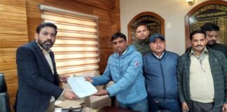 पुलिस कार्यो में हो रही कठिनाईयों व समस्याओं को लेकर पर्वतीय राजस्व निरीक्षक, राजस्व उपनिरीक्षक एवं सेवक संघ शाखा पौड़ी ने जिलाधिकारी से की मुलाकात Sevak Sangh branch Pauri