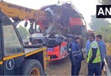 यमुना एक्सप्रेसवे पर भीषण सड़क हादसा, ट्रक और डबल डेकर बस की टक्कर में 5 की मौत, 15 घायल