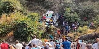 उत्तराखंड में बड़ा हादसा, सवारियों से भरी बस गहरी खाई में गिरी bus accident almoda uttarakhand