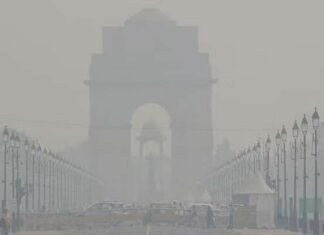 दिवाली के बाद बिगड़ी दिल्ली की हवा, आनंद विहार में 400 के पार पहुंचा AQI