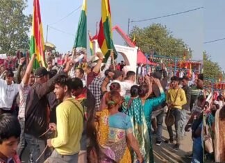 कांडा मेले में उमड़ी श्रद्धालुओं की भारी भीड़, पहले दिन मंदिर में चढ़े 27 निशान kanda mela pauri garhwal