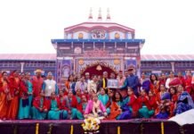 14वें महाकौथिग का तीसरा दिन: DM मनीष वर्मा ने किया सुबह के सत्र का शुभारंभ, कीर्तन मंडली प्रतियोगिता की विजेता बनी माँ नन्दा कीर्तन मण्डली मयूर विहार