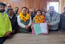ब्लॉक मुख्यालय कल्जीखाल में निवर्तमान प्रमुख बीना राणा ने लिया प्रमुख प्रशासक का पदभार