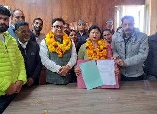 ब्लॉक मुख्यालय कल्जीखाल में निवर्तमान प्रमुख बीना राणा ने लिया प्रमुख प्रशासक का पदभार