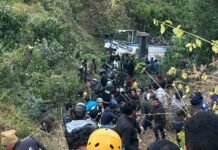 उत्तराखंड बस हादसा: कार को बचाने के चक्कर में खाई में गिरी बस, घायल बस ड्राइवर ने बताई हादसे की वजह, मृतकों के परिजनों को 10 लाख देगी सरकार, घायलों को 2.5 लाख bheemtal-bus-accident