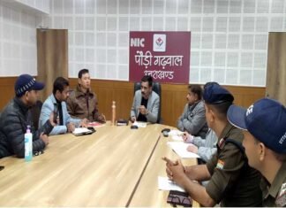 पौड़ी बस हादसा: डीएम ने जिला अस्पताल में तमाम बुनियादी सुविधाओं को लेकर मांगी रिपोर्ट