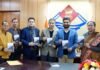 ‘अंतस को घेरे जो सघन कुहासा’ पुस्तक का मुख्य सचिव राधा रतूड़ी ने किया विमोचन