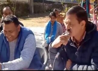 पैडुलस्यूं गिताड़ प्रतियोगिता के लिए लोक गायक अनिल बिष्ट ने लिये ऑडिशन