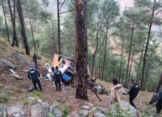 पौड़ी गढ़वाल में दर्दनाक हादसा, सवारियों से भरी बस खाई में गिरी, 6 लोगों की मौत 22 घायल