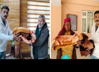 डीएम डॉ. आशीष चौहान ने जरूरतमंदों को वितरित किए कंबल, सार्वजनिक स्थानों पर नियमित अलाव की व्यवस्था के दिये निर्देश