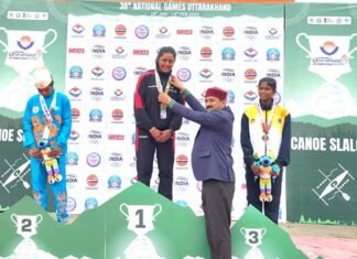 38वें नेशनल गेम्स में उत्तराखंड ने जीता तीसरा गोल्ड, बैडमिंटन में ऐतिहासिक प्रदर्शन 2 सिल्वर सहित जीते 4 पदक, देखें अंक तालिका किस नंबर पर है Reena Sen won gold medal in canoe slalom competition in 38th National Games