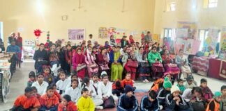GGIC श्रीनगर में आयोजित “सपनों की उड़ान” कार्यक्रम में कुर्सी-दौड़” में बबीता देवी, “नींबू-दौड़” में कल्पना देवी रहीं प्रथम