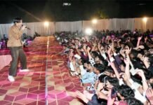 मंगलायतन विश्वविद्यालय स्टार नाइट में बॉलीवुड सिंगर माही की आवाज का चला जादू, जमकर थिरके विद्यार्थी Bollywood singer Mahi's