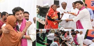 गुना सांसद ज्योतिरादित्य सिंधिया ने अशोकनगर कलेक्ट्रेट में आयोजित जनसुनवाई शिविर में 200 समस्याओं का किया तत्काल समाधान MP Jyotiraditya Scindia