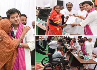 गुना सांसद ज्योतिरादित्य सिंधिया ने अशोकनगर कलेक्ट्रेट में आयोजित जनसुनवाई शिविर में 200 समस्याओं का किया तत्काल समाधान MP Jyotiraditya Scindia