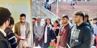 सेवायोजन विभाग की ओर से पौड़ी में लगा रोजगार मेला, जिलाधिकारी ने किया निरीक्षण